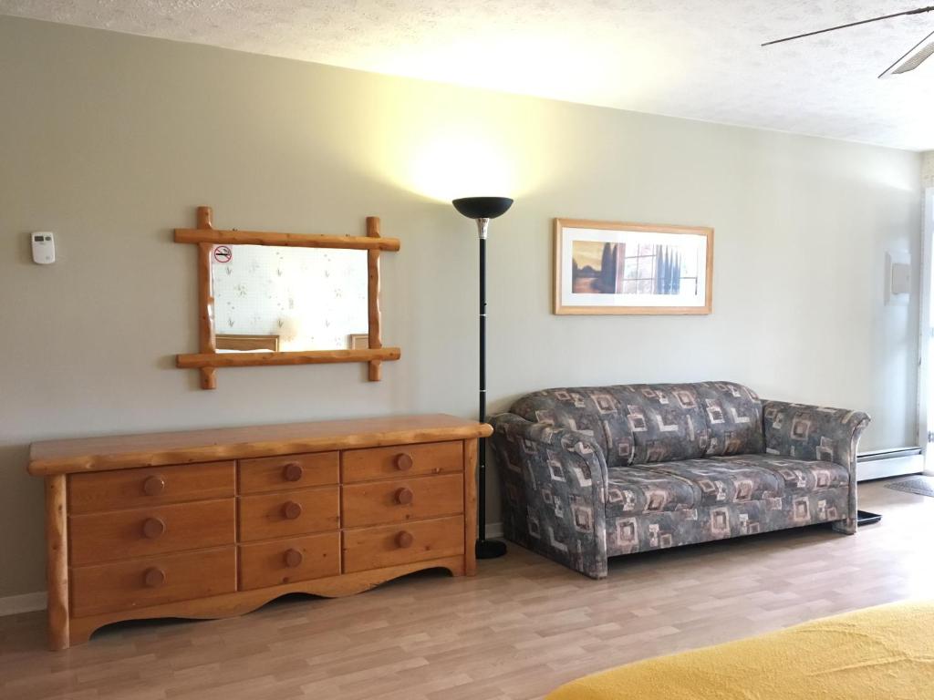 Posezení v ubytování Motel le Sabre