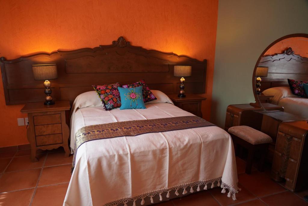 Postel nebo postele na pokoji v ubytování CASA ALFAREROS