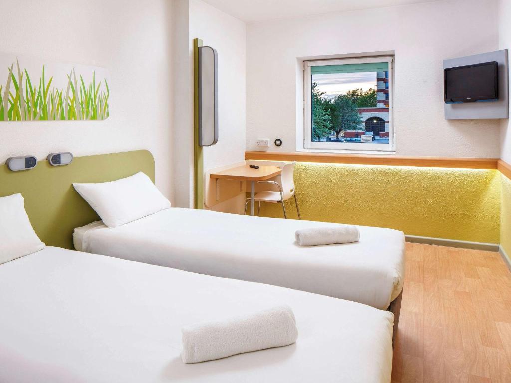 Postel nebo postele na pokoji v ubytování ibis budget Southampton Centre