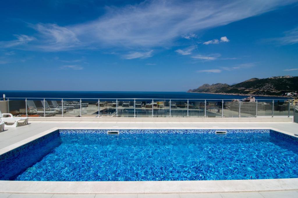 Bazén v ubytování Sea Star Apartment nebo v jeho okolí