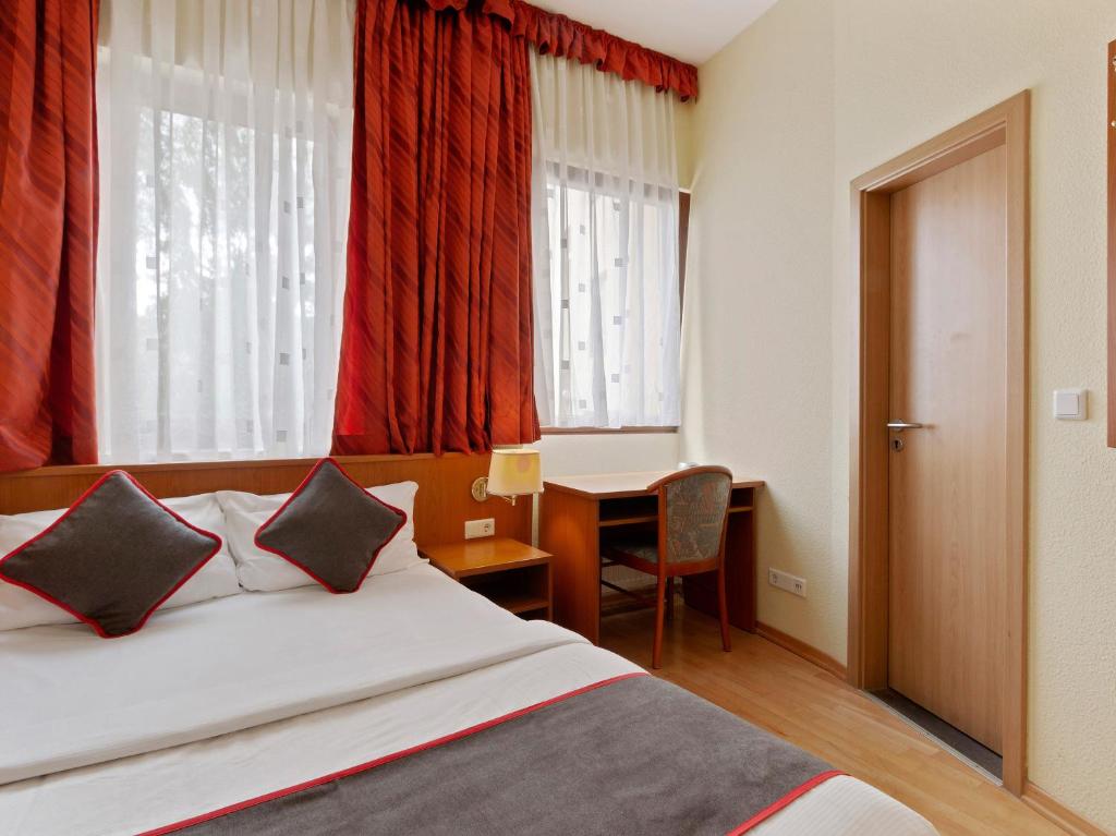Postel nebo postele na pokoji v ubytování Hotel Bohemia