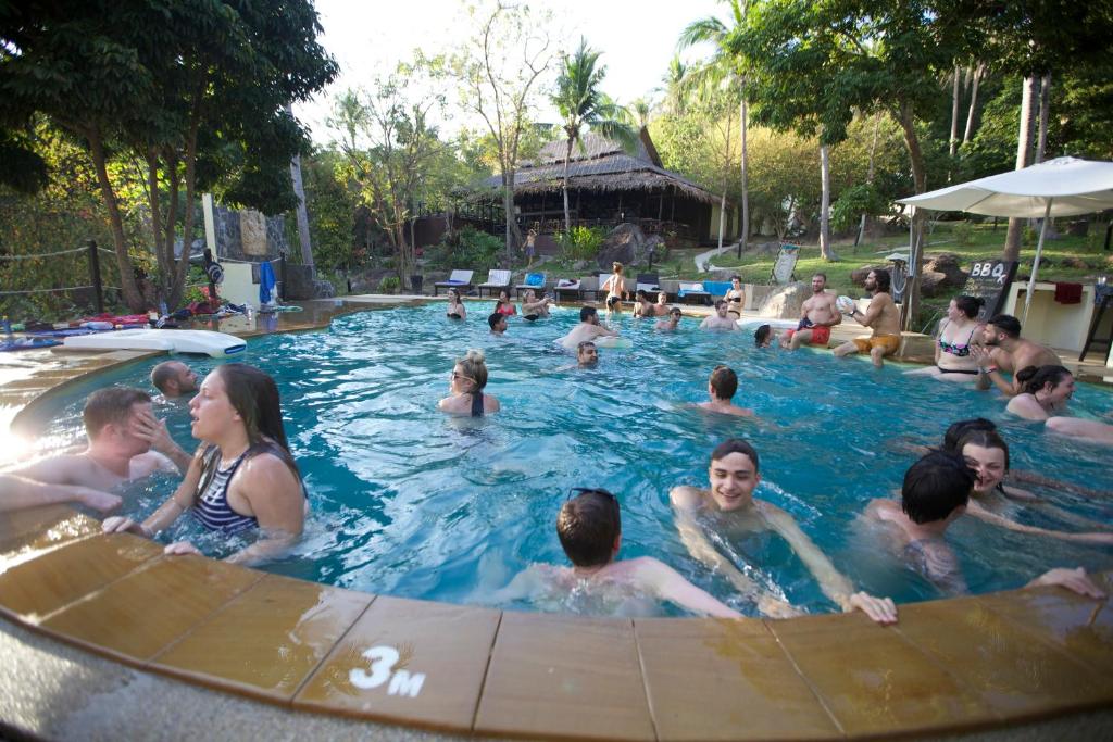 Bazén v ubytování Shiralea Backpackers Resort nebo v jeho okolí