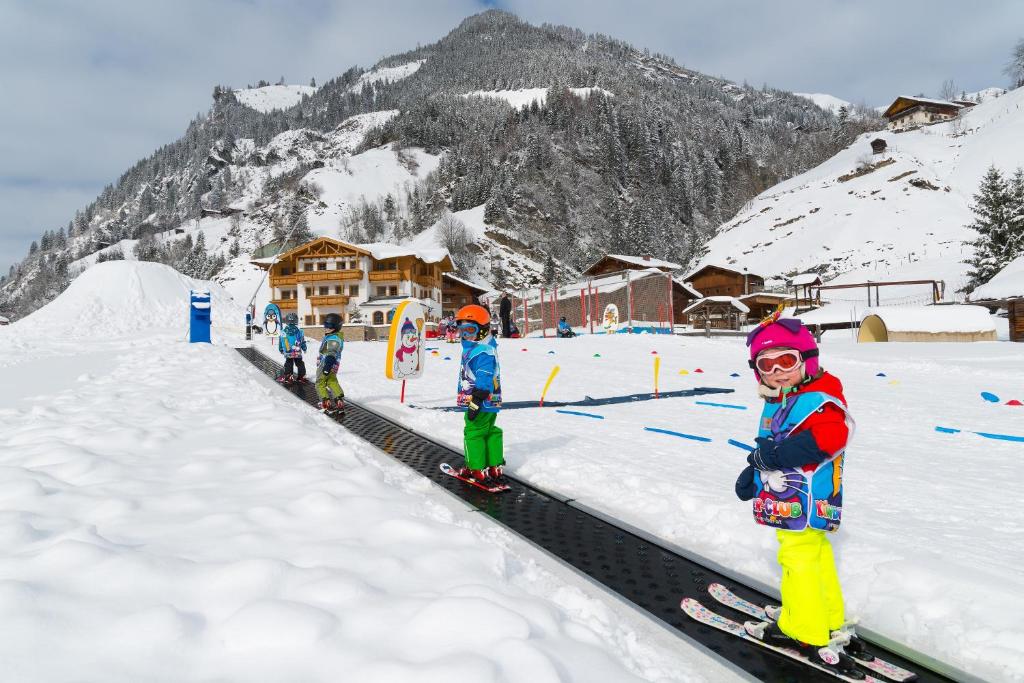 Familienhotel Oberkarteis iarna