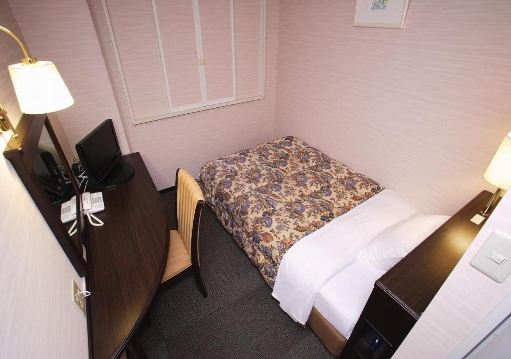 Postel nebo postele na pokoji v ubytování Hamamatsu Hotel