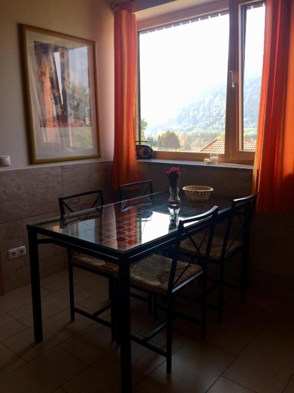 Nespecifikovaný výhled na hory nebo výhled na hory při pohledu z apartmánu
