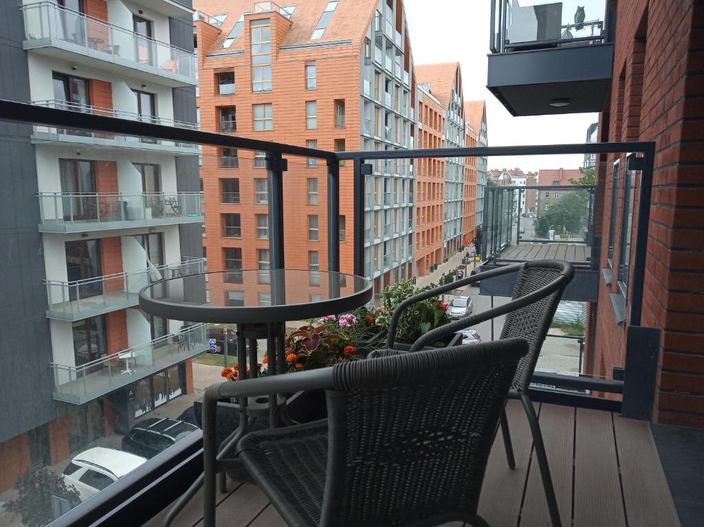 Balkón alebo terasa v ubytovaní Przytulny apartament blisko Motławy i Neptuna z miejscem w garażu gratis