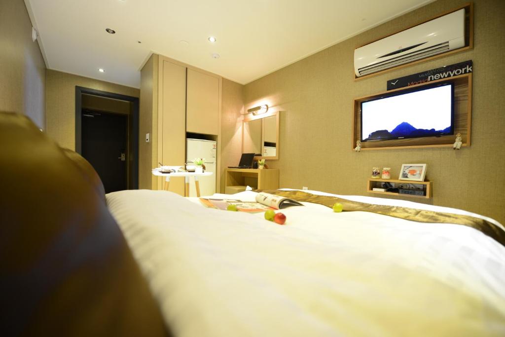TV a/nebo společenská místnost v ubytování Dunsan Graytone Hotel
