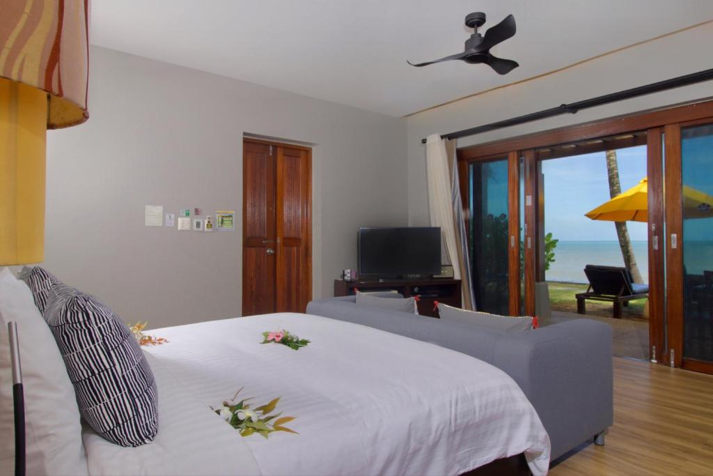 Postel nebo postele na pokoji v ubytování Chongfah Resort Khao Lak - SHA Extra Plus