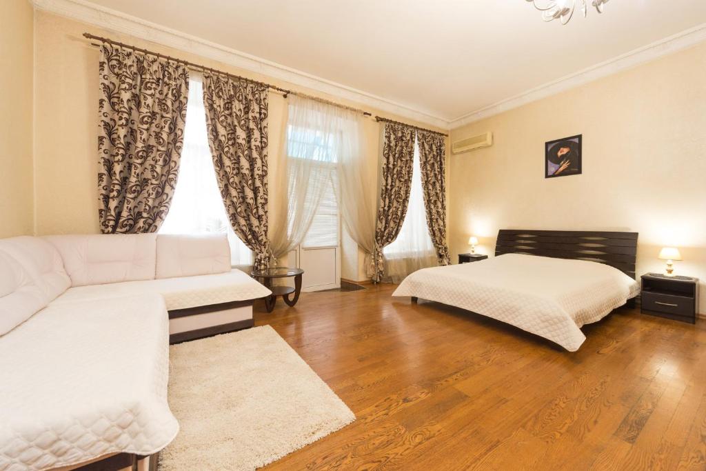 a bedroom with a bed and a couch at GoodRest on Ekaterininskaya in Odesa