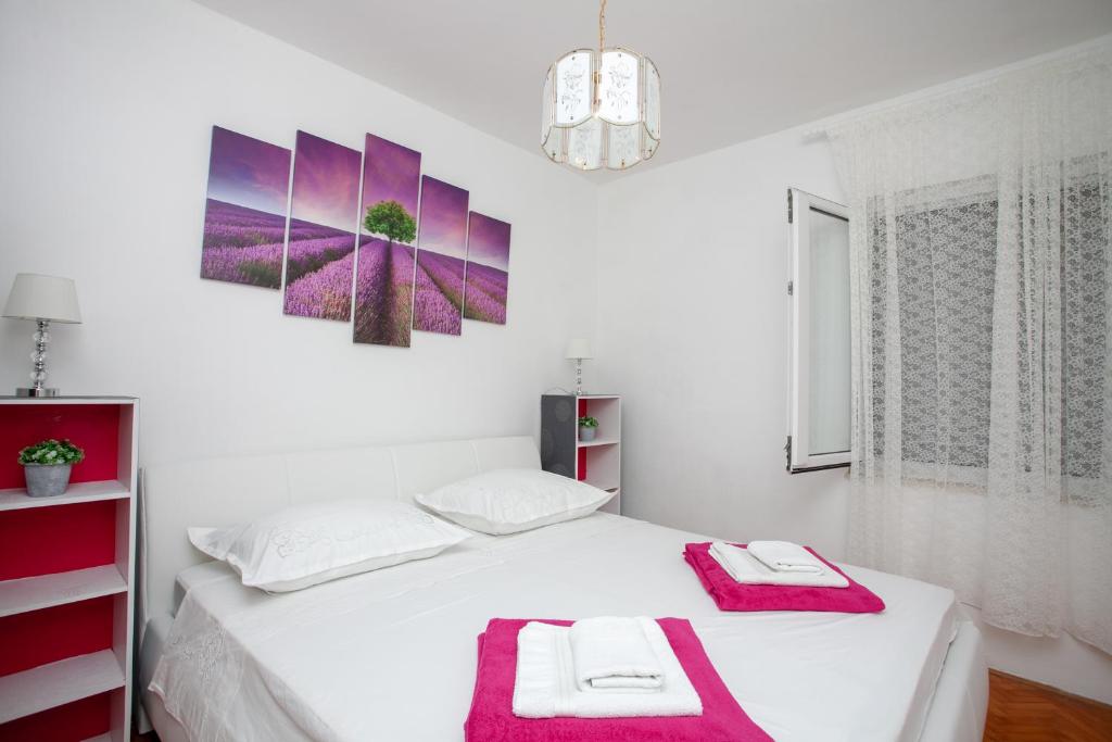 A bed or beds in a room at AP MARIJANA