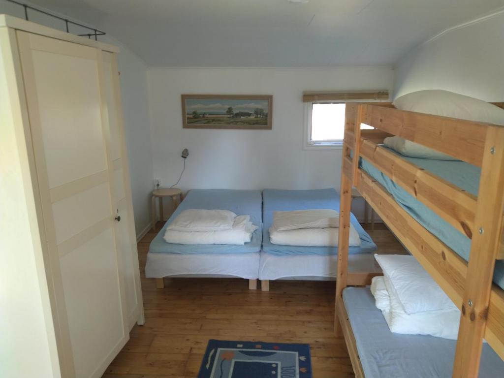 Postel nebo postele na pokoji v ubytování Kvarngården Natur Resort