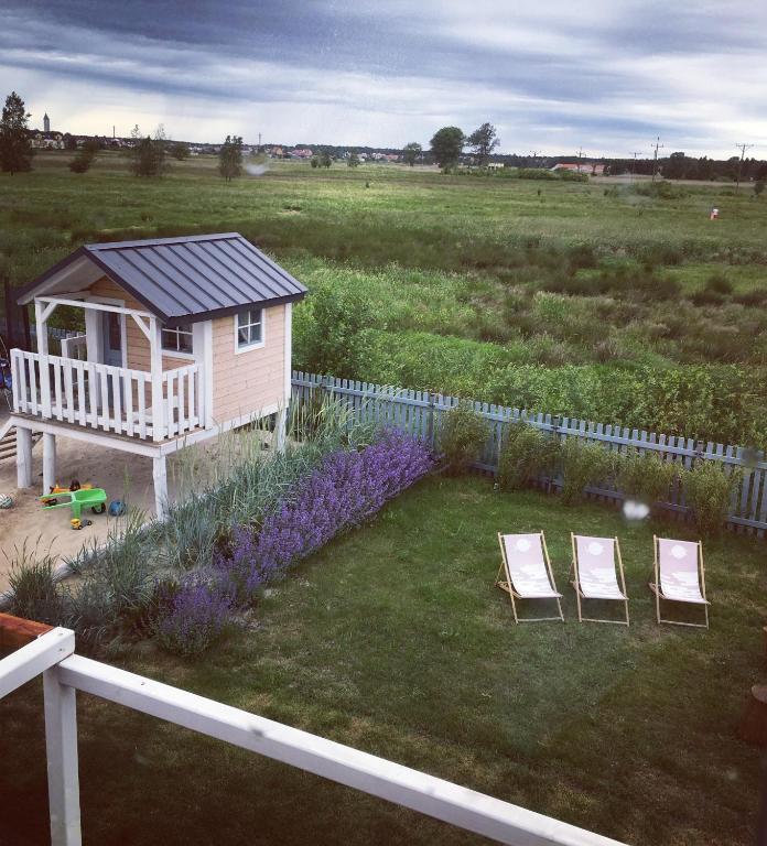 Vonkajšia záhrada v ubytovaní Apartamenty Pogodna