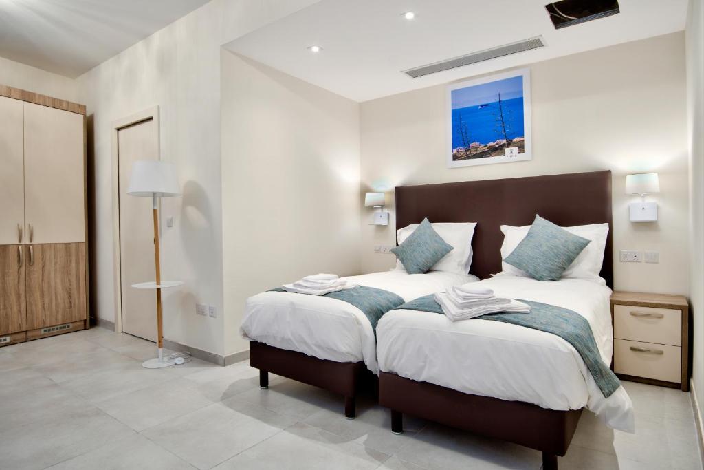 Postel nebo postele na pokoji v ubytování The Suites – Piazza Kirkop
