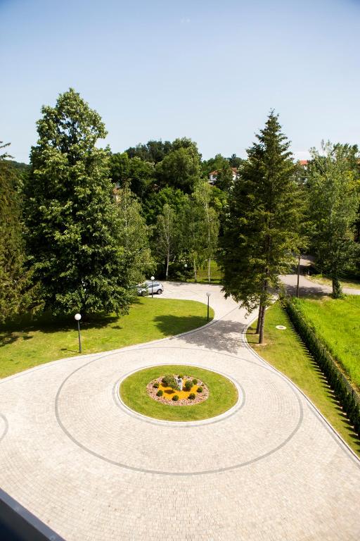 Vrt ispred objekta A Hoteli - Hotel Slatina