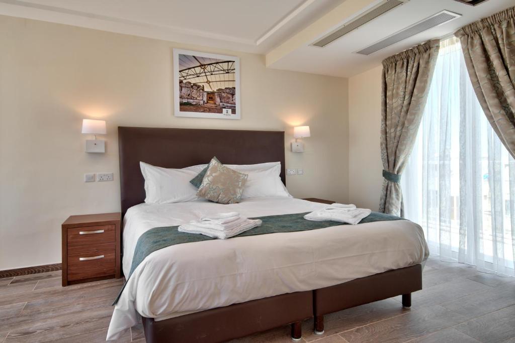 Postel nebo postele na pokoji v ubytování The Suites – Piazza Kirkop