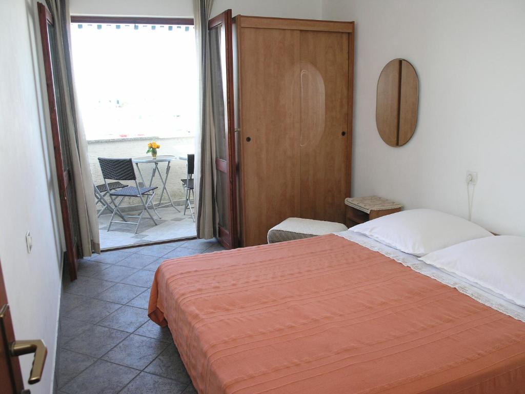 Łóżko lub łóżka w pokoju w obiekcie vala apartmani