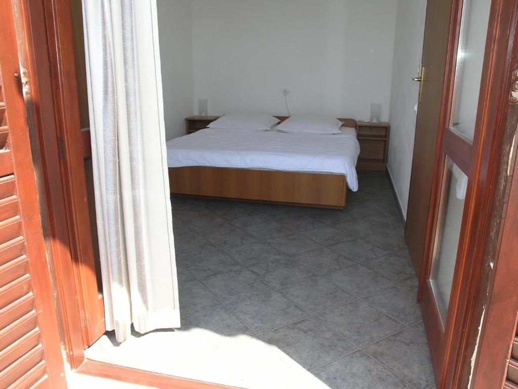 Łóżko lub łóżka w pokoju w obiekcie vala apartmani