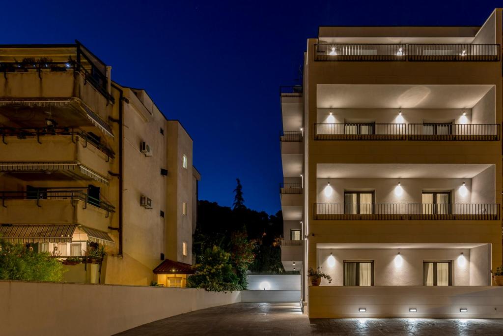 Edificio en el que se encuentra el hostal o pensión