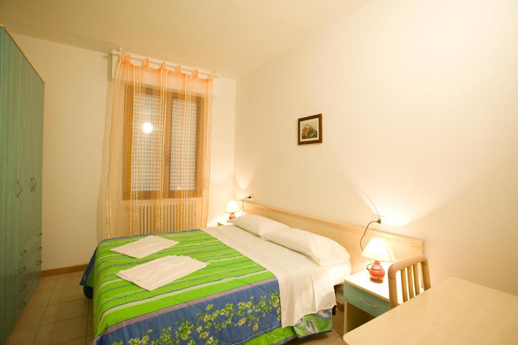 Ένα ή περισσότερα κρεβάτια σε δωμάτιο στο Residence lido adriano