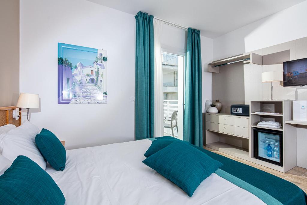 Postel nebo postele na pokoji v ubytování Hotel Capitol