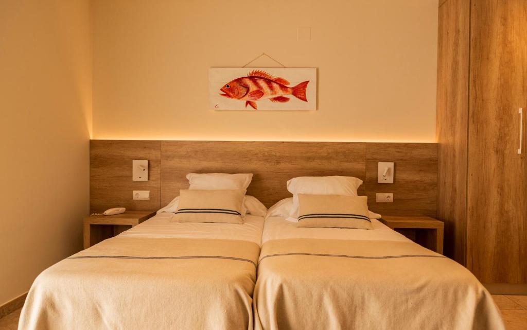 Postel nebo postele na pokoji v ubytování Hotel Tamariu