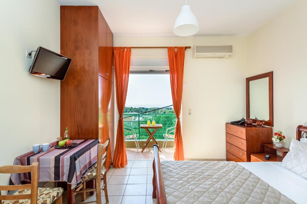 Postel nebo postele na pokoji v ubytování Golden Beach Hill Apartments