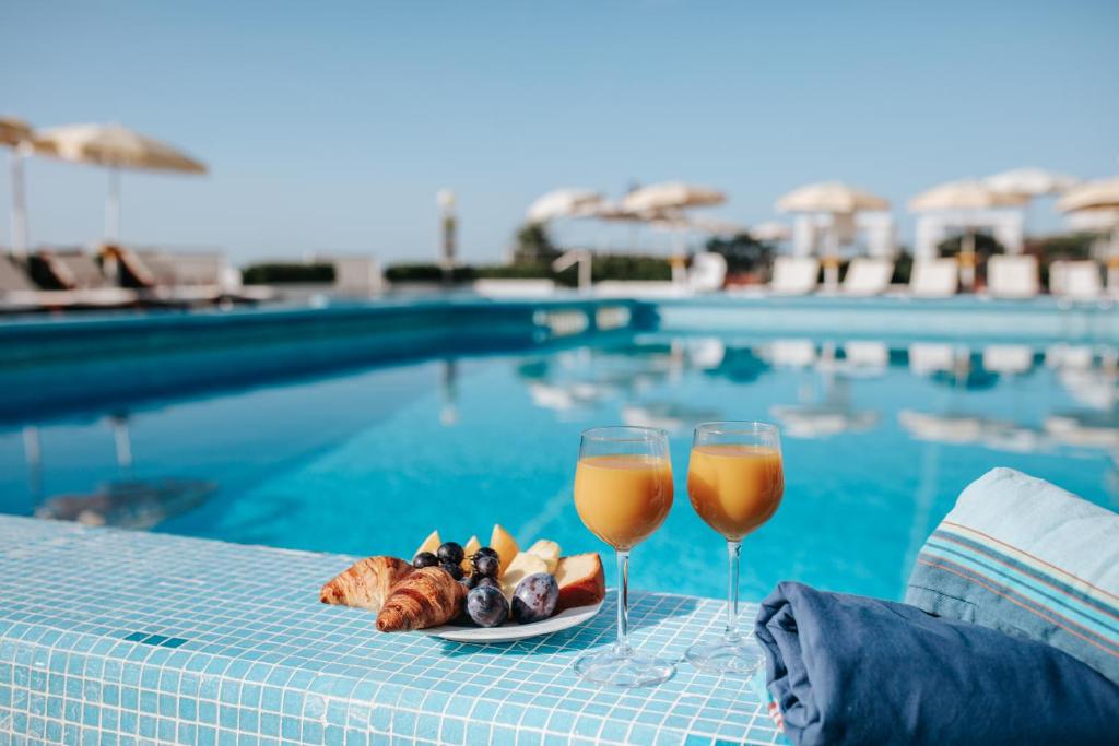 Bazén v ubytování Hotel Capitol nebo v jeho okolí