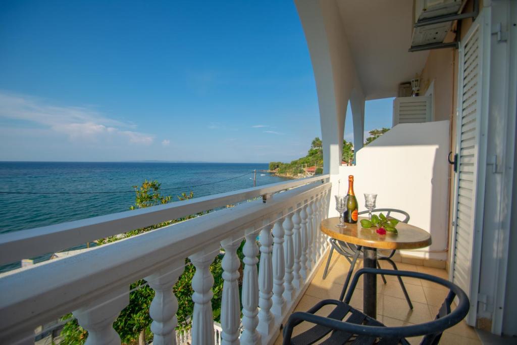 Balkón nebo terasa v ubytování Agoulos Beach Hotel