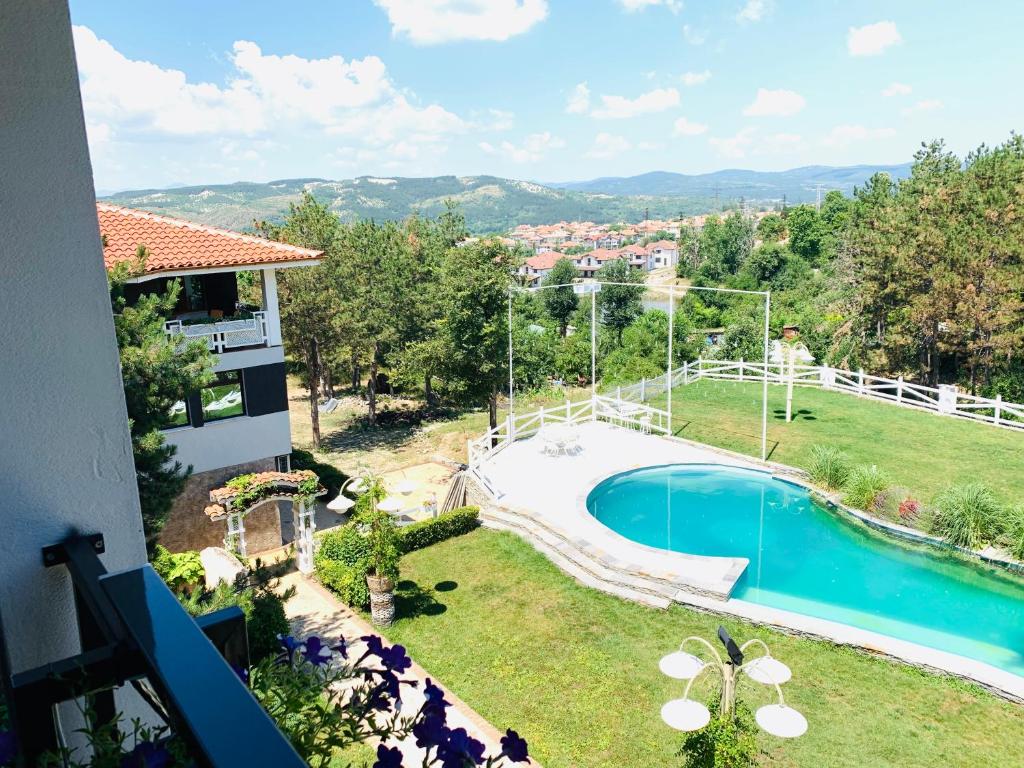 Bazén v ubytování Hotel Konak nebo v jeho okolí