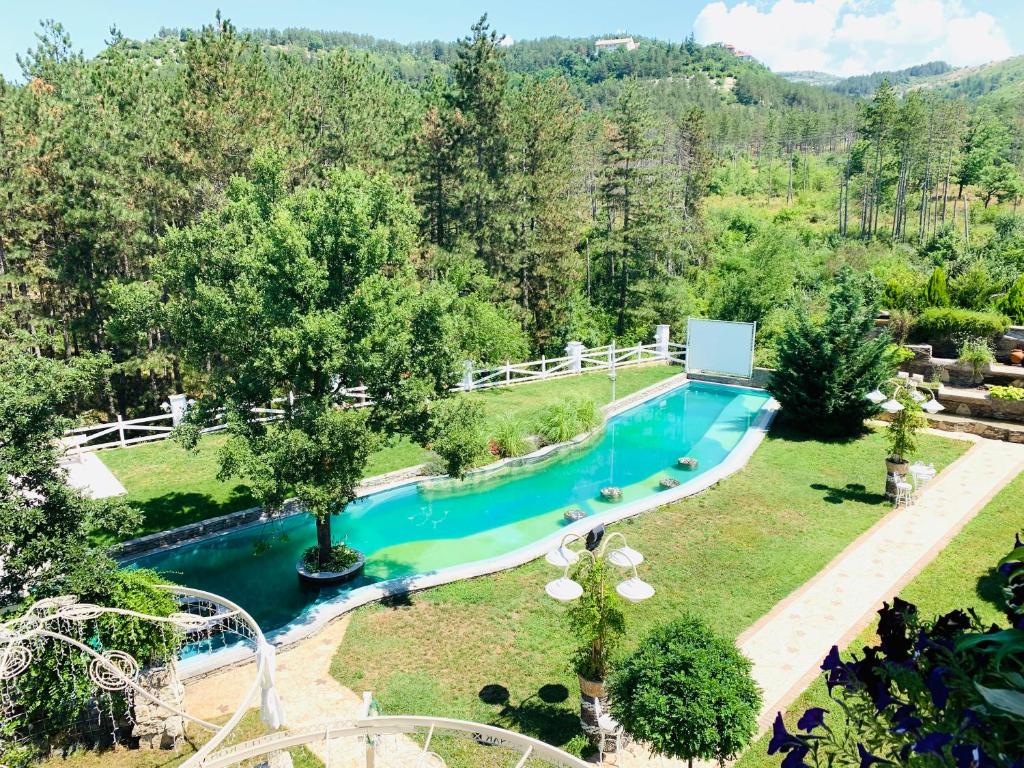 Bazén v ubytování Hotel Konak nebo v jeho okolí