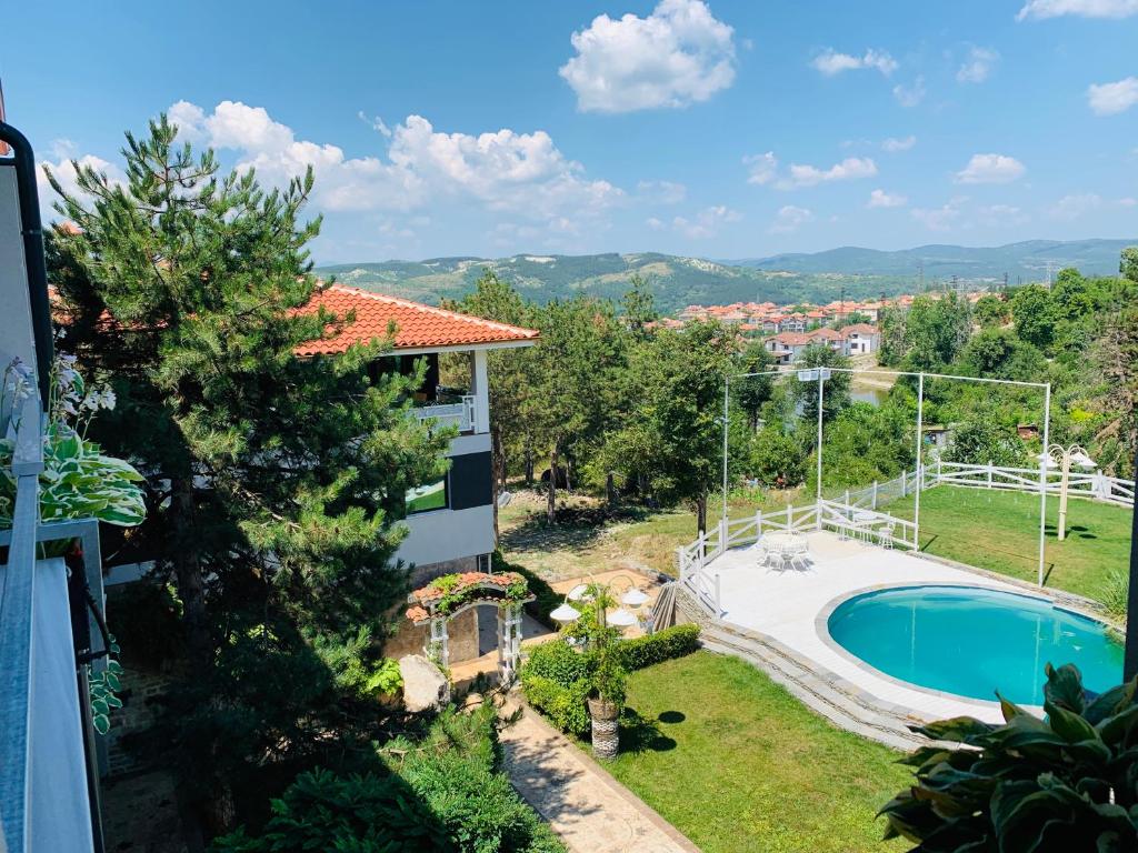 Nespecifikovaný výhled na hory nebo výhled na hory při pohledu z hotelu