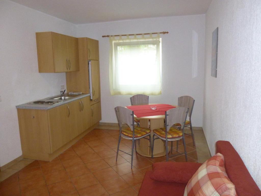 Kuchyň nebo kuchyňský kout v ubytování Apartments Villa Rosmarin