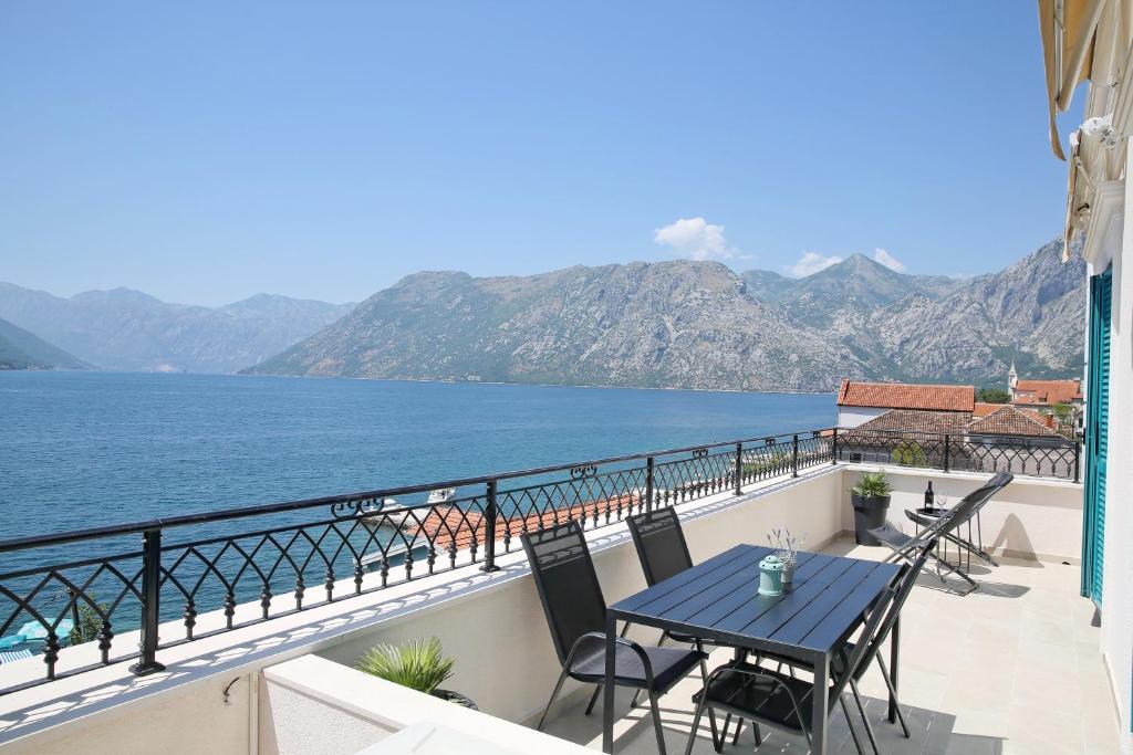 Apartments Boka Blue Dobrota Kotor - Ático