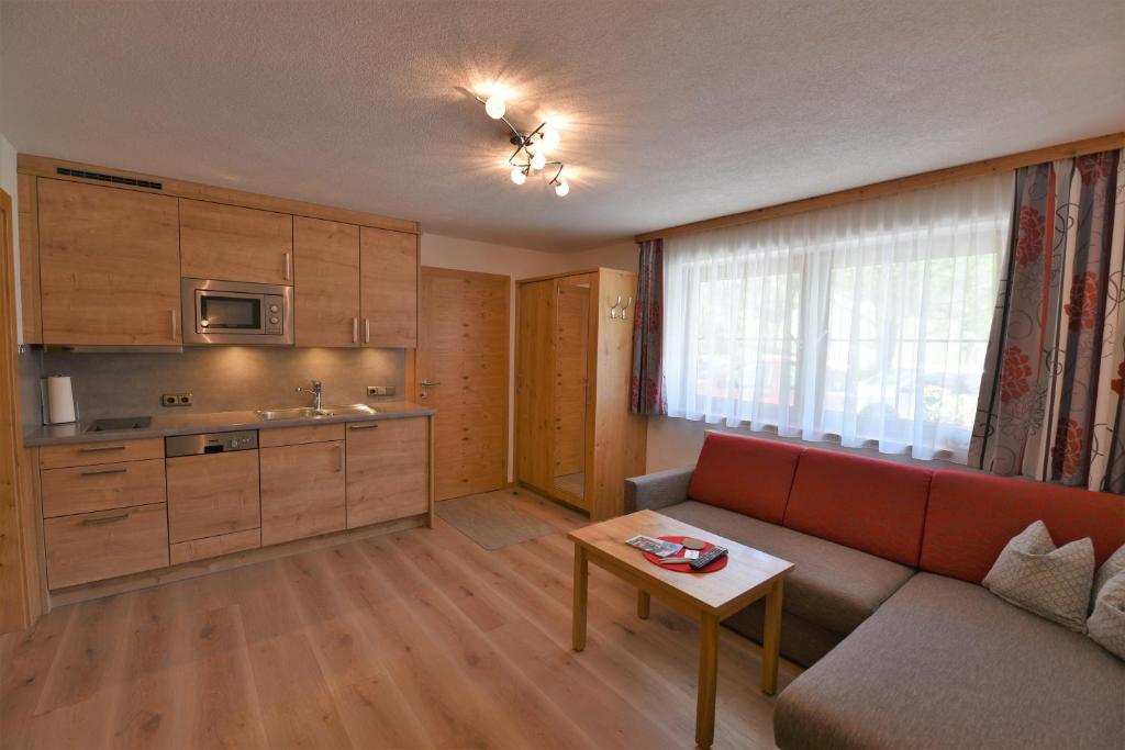 Kuchyň nebo kuchyňský kout v ubytování Lärchenhof