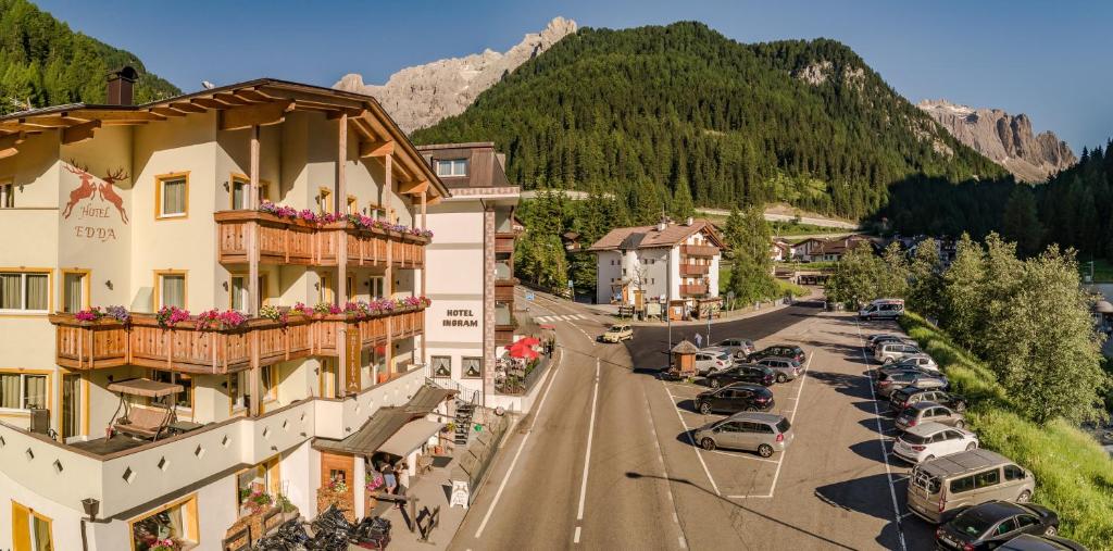 Nespecifikovaný výhled na hory nebo výhled na hory při pohledu z hotelu