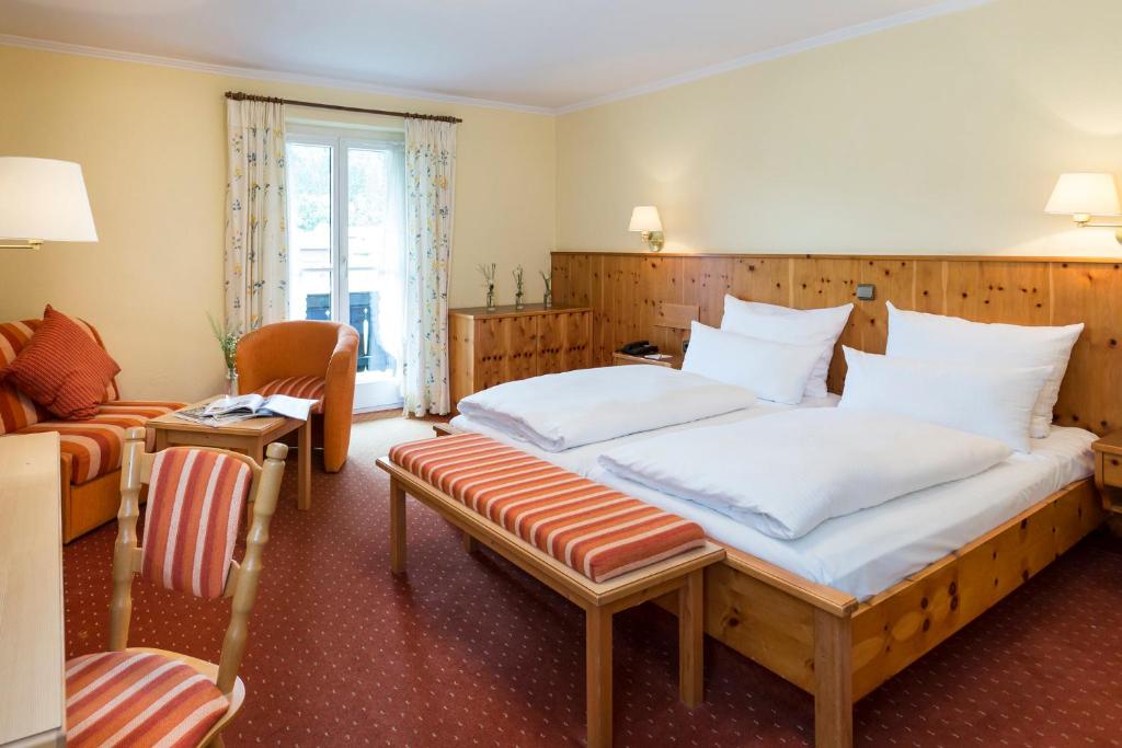 Postel nebo postele na pokoji v ubytování Hotel Hörterer Der Hammerwirt