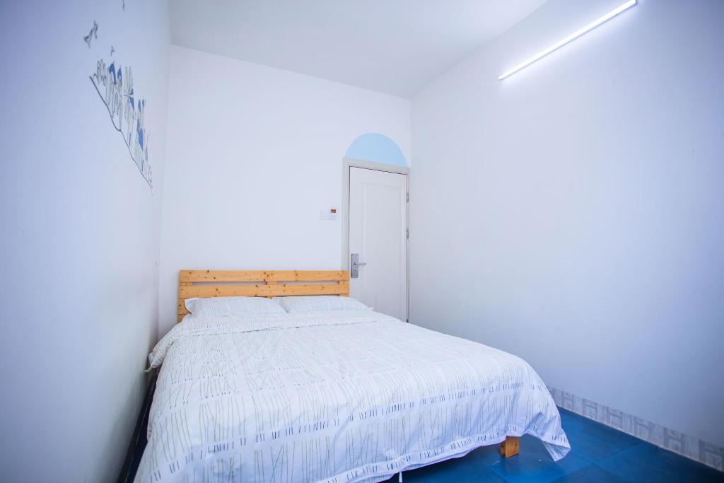 Postel nebo postele na pokoji v ubytování Murphy Youth Hostel Guilin桂林北站莫非青年旅舍