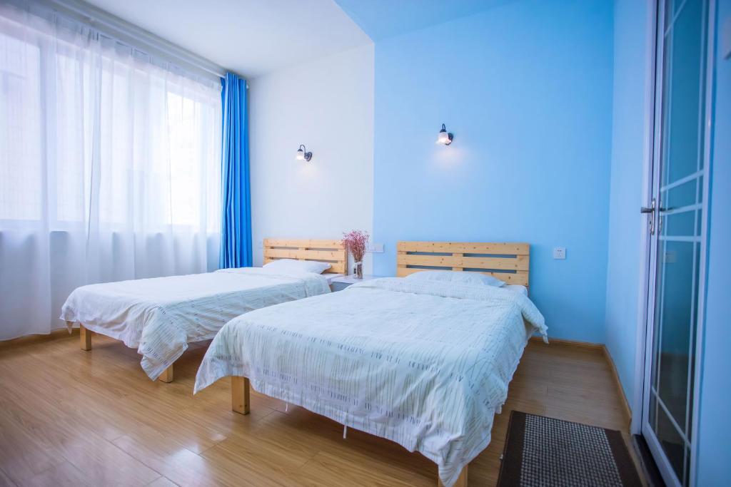 Postel nebo postele na pokoji v ubytování Murphy Youth Hostel Guilin桂林北站莫非青年旅舍