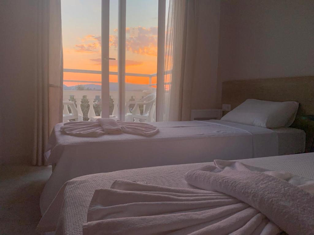 Postel nebo postele na pokoji v ubytování Kaizen Gate Hotel