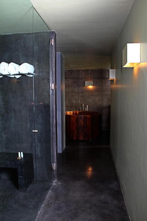 Koupelna v ubytování Demetria Hotel