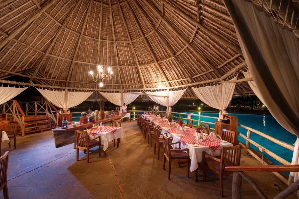 Restaurace v ubytování Neptune Pwani Beach Resort & Spa Zanzibar - All Inclusive