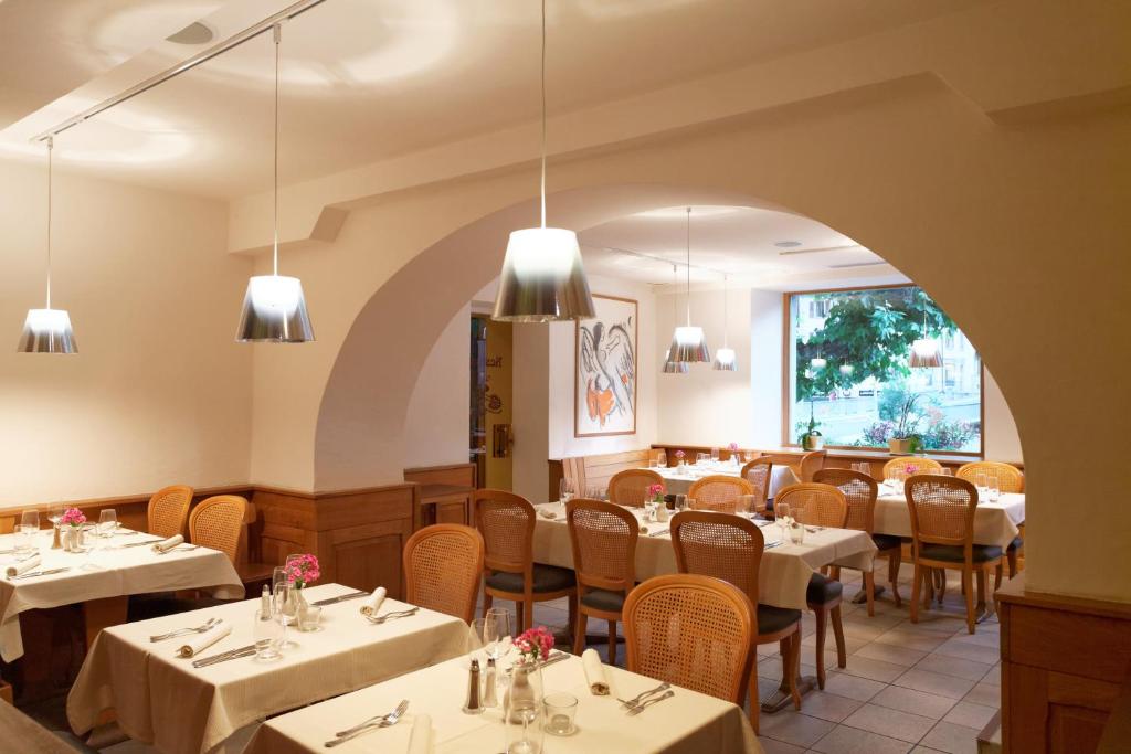 Restaurace v ubytování Hotel Restaurant Le Giétroz