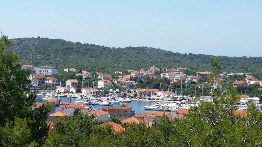 a small town with boats in a harbor at Apartman Ivanica in Jezera