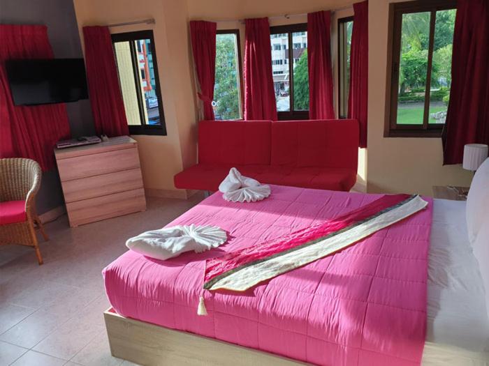 Postel nebo postele na pokoji v ubytování Oasis Guesthouse & Bar