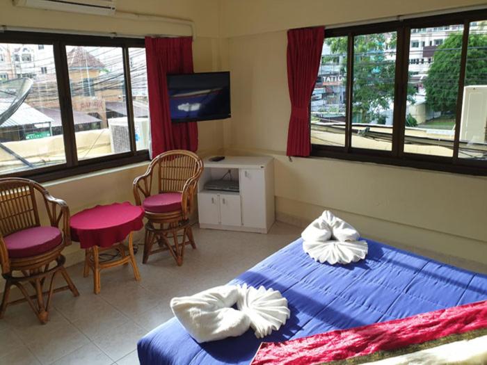 Postel nebo postele na pokoji v ubytování Oasis Guesthouse & Bar