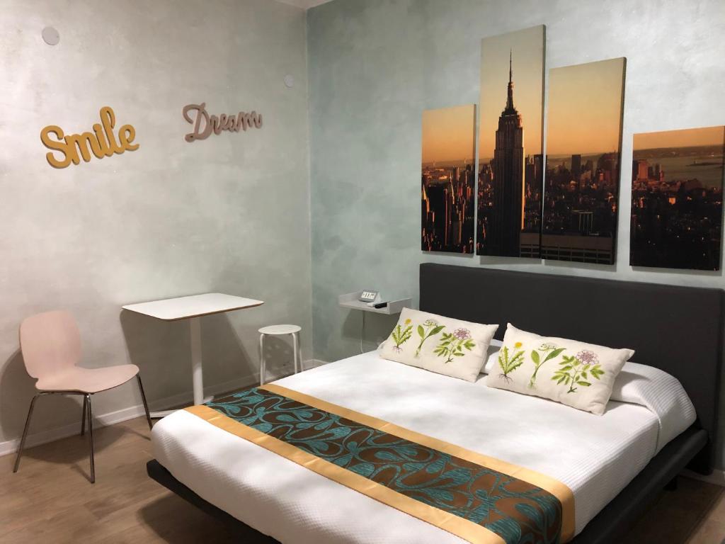 A bed or beds in a room at A colazione da Tiffany