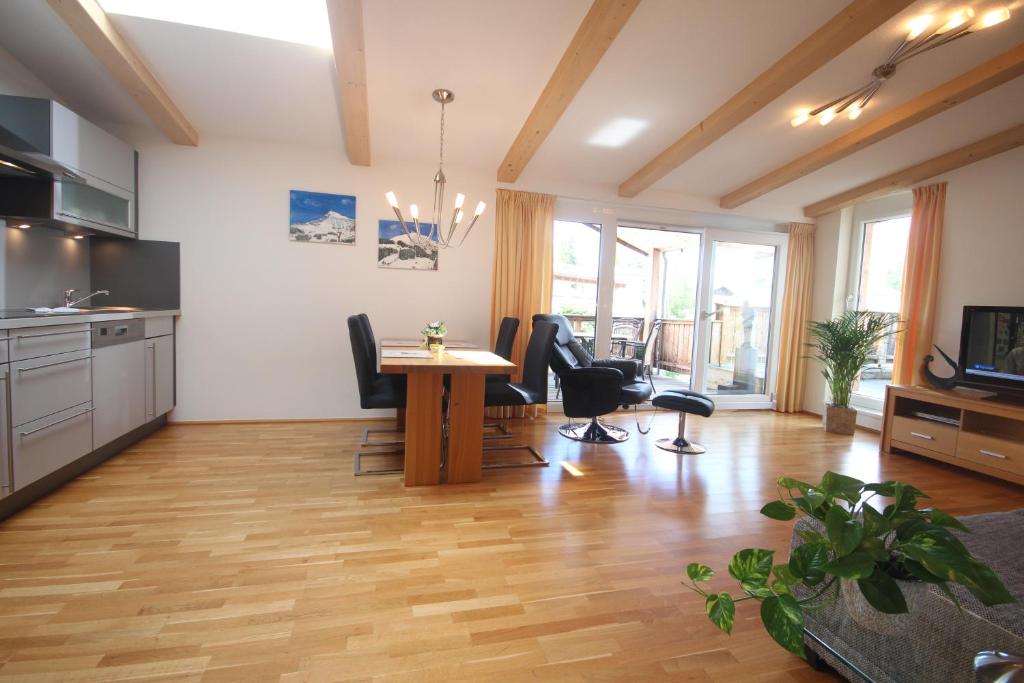 a kitchen and dining room with a table and chairs at Apartment Bergsicht - Kirchberg in Tirol in Kirchberg in Tirol