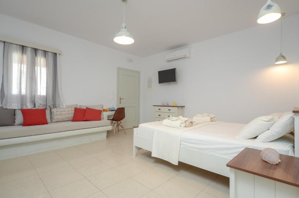 Postel nebo postele na pokoji v ubytování Acti Plaka Hotel