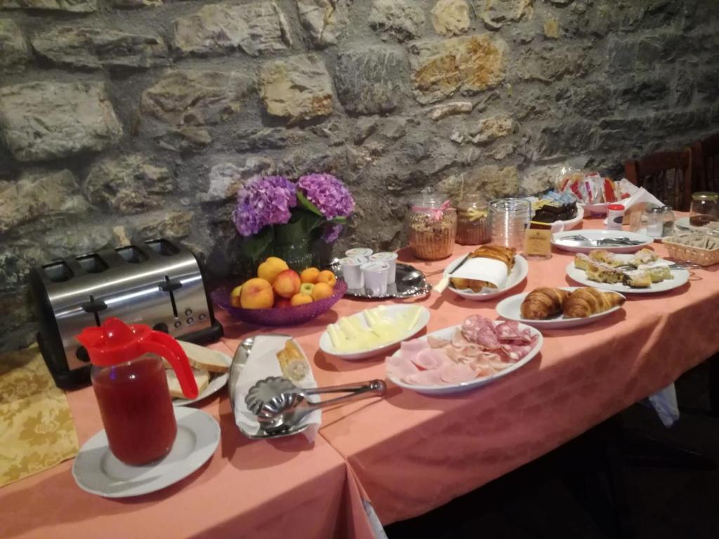 Jídlo v hotelu nebo okolí