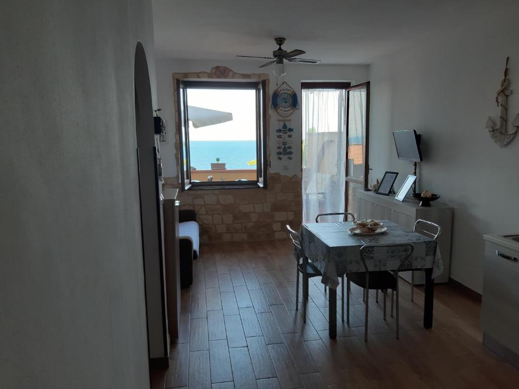 TV a/nebo společenská místnost v ubytování SeeonSea Apartment